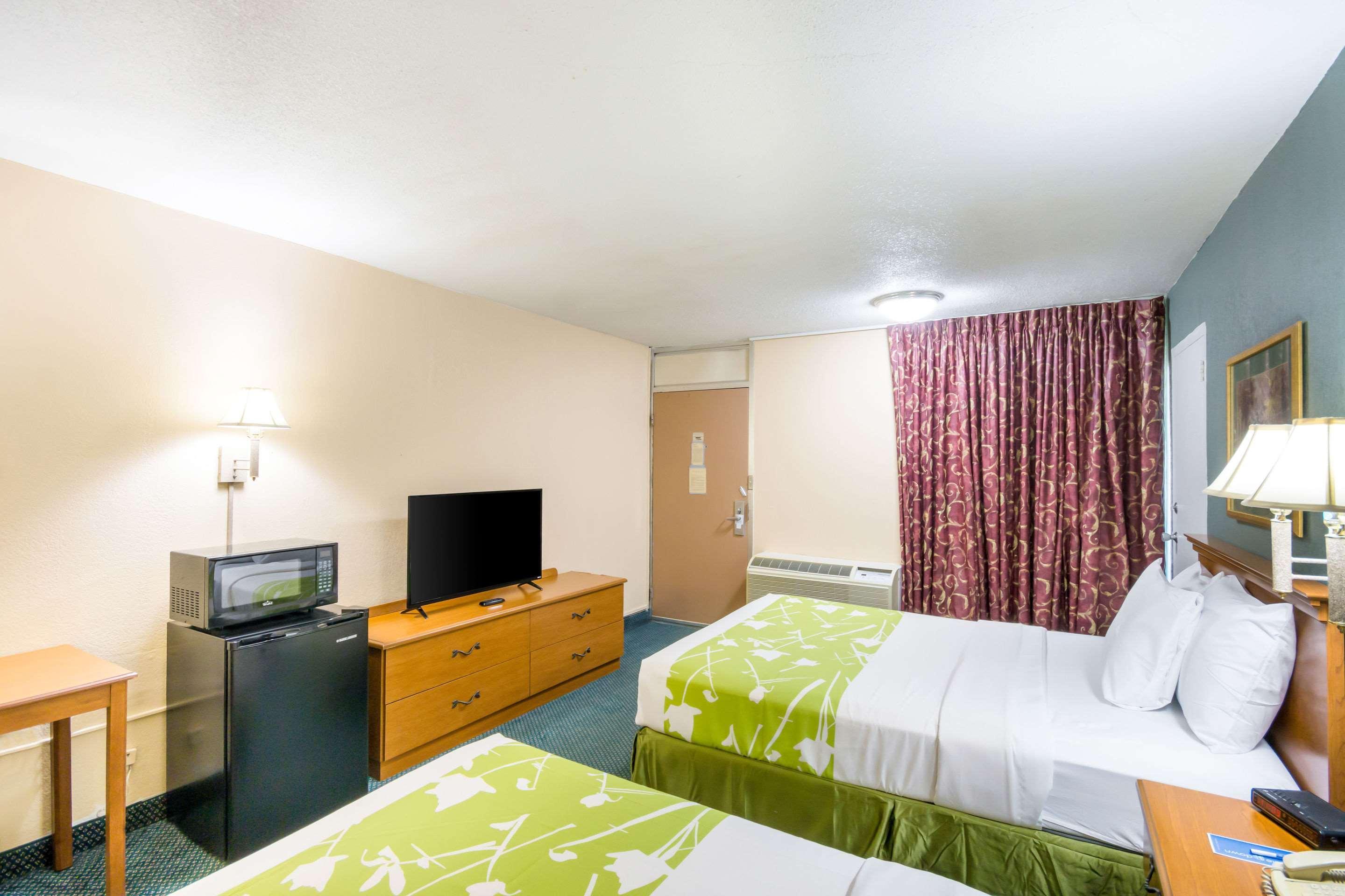 Rodeway Inn And Suites Portsmouth Exterior foto